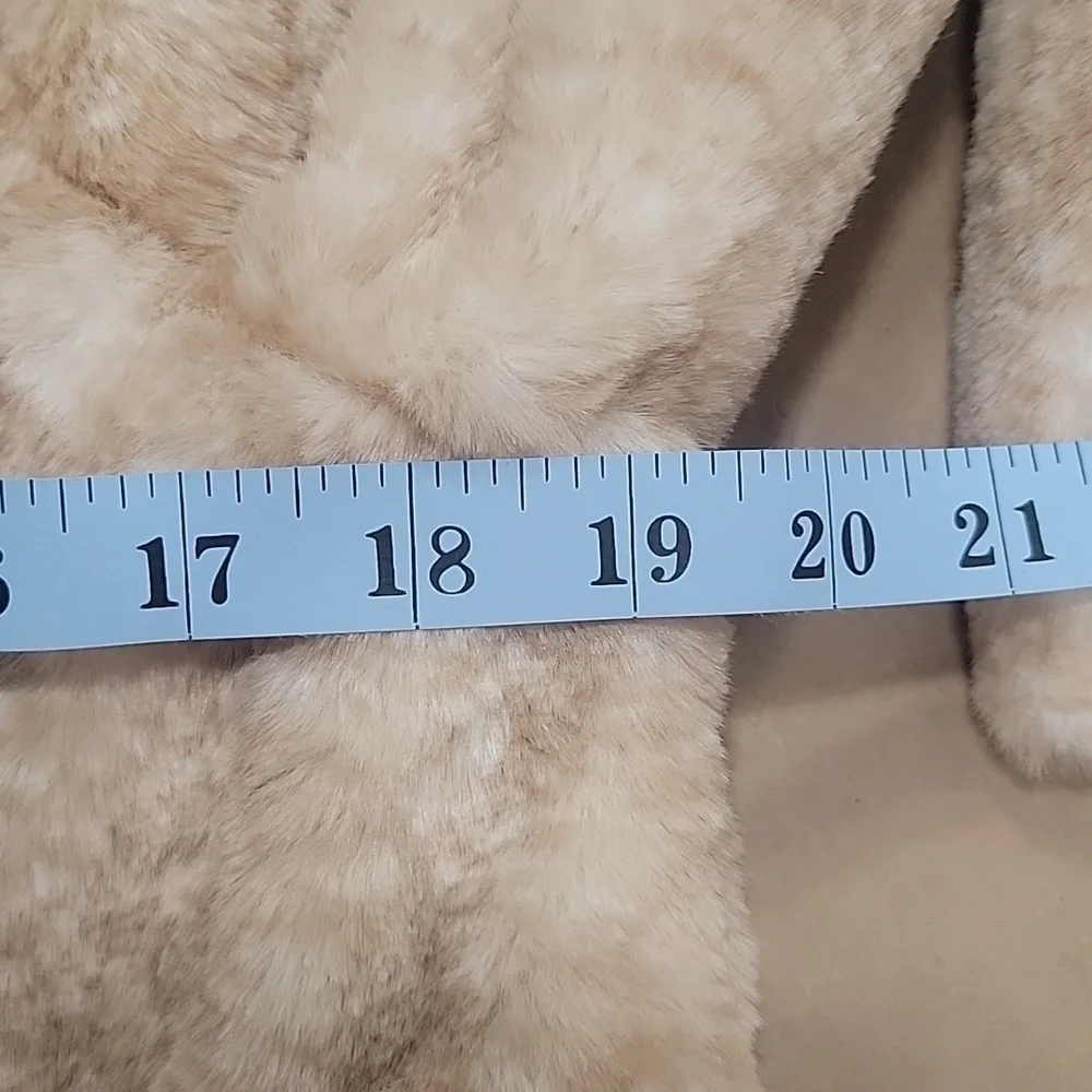 Jack by BB Dakota. Size M. Faux Fur Cropped Jacket. NEW with Tag! - Picture 6 of 11